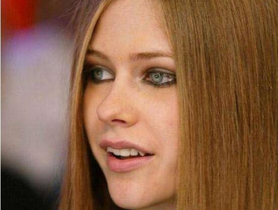 世界上稀有的银眼睛人