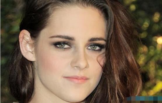 世界上稀有的银眼睛人