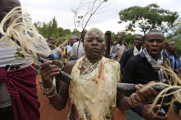 非洲割礼是怎么回事当地女性的噩梦残忍习俗