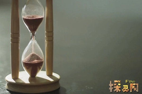 岁月如梭是什么意思,时间像梭子一样快速运转(比喻时光飞逝) — 探灵